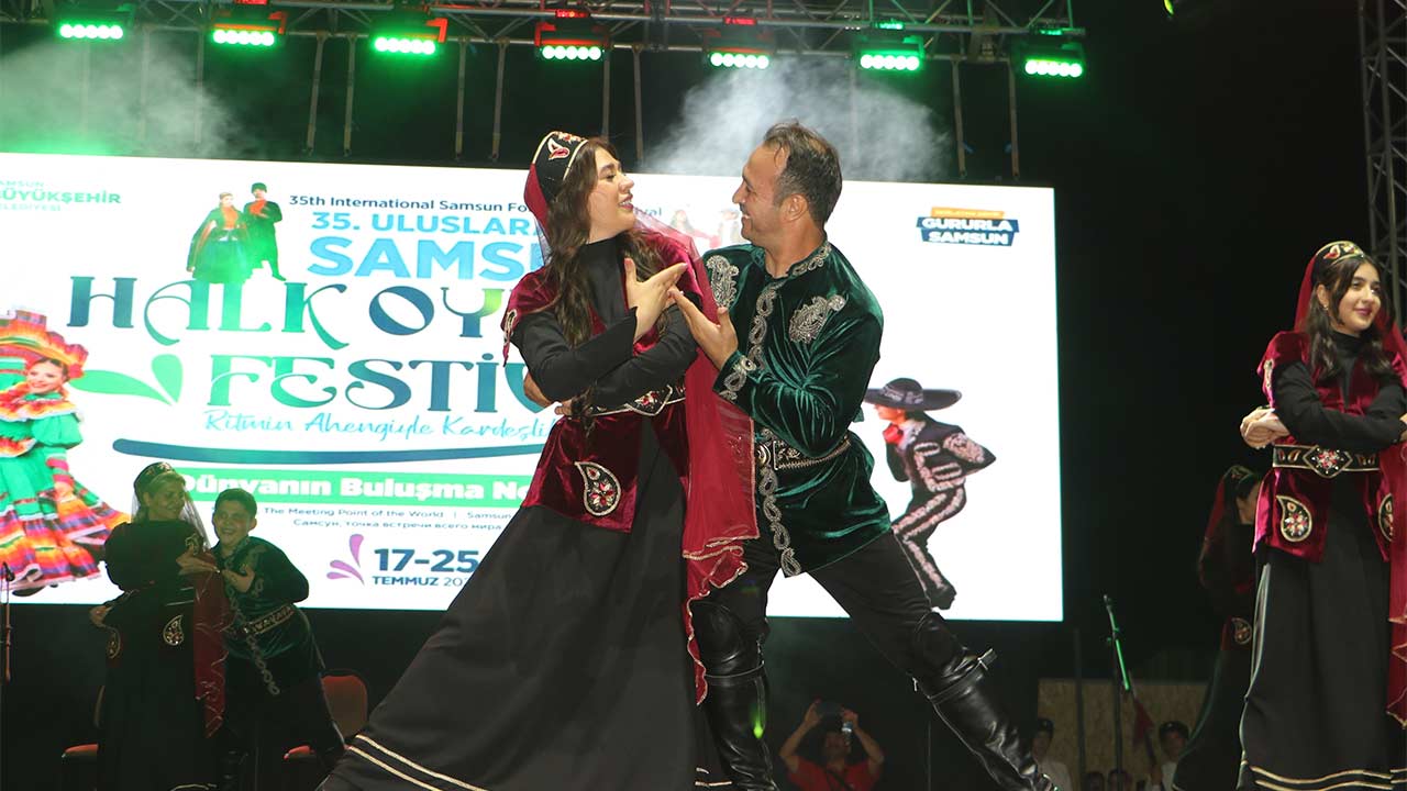 Samsun Halk Danslari Festivali 4