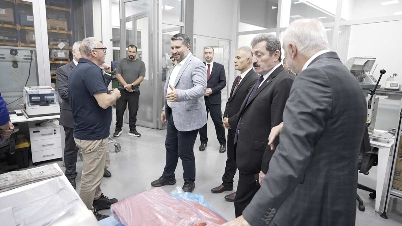 Bakan Yardimcisi Vali Sampa Ziyaret 3