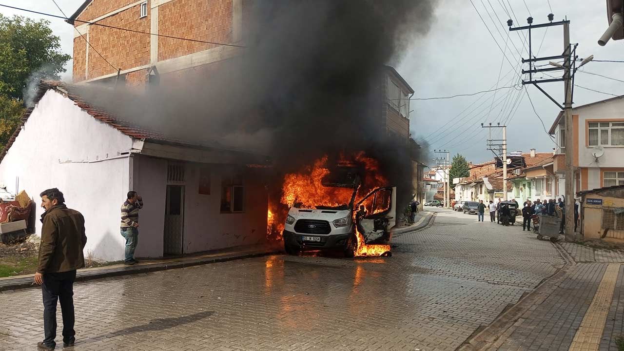 Vezirkopru Minibus Yangin 2