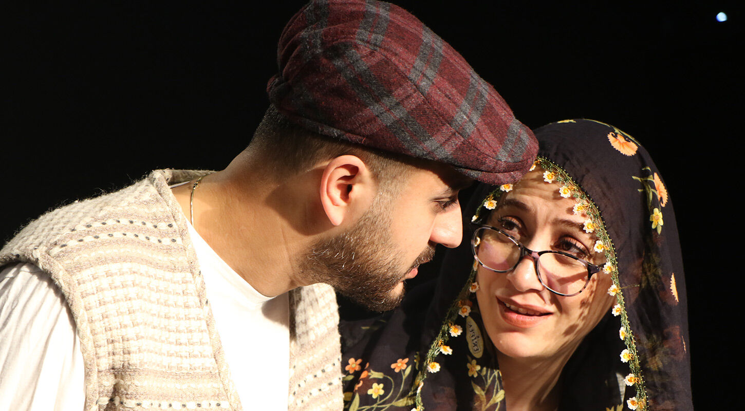 Genc Cift Nisan Tiyatro 4