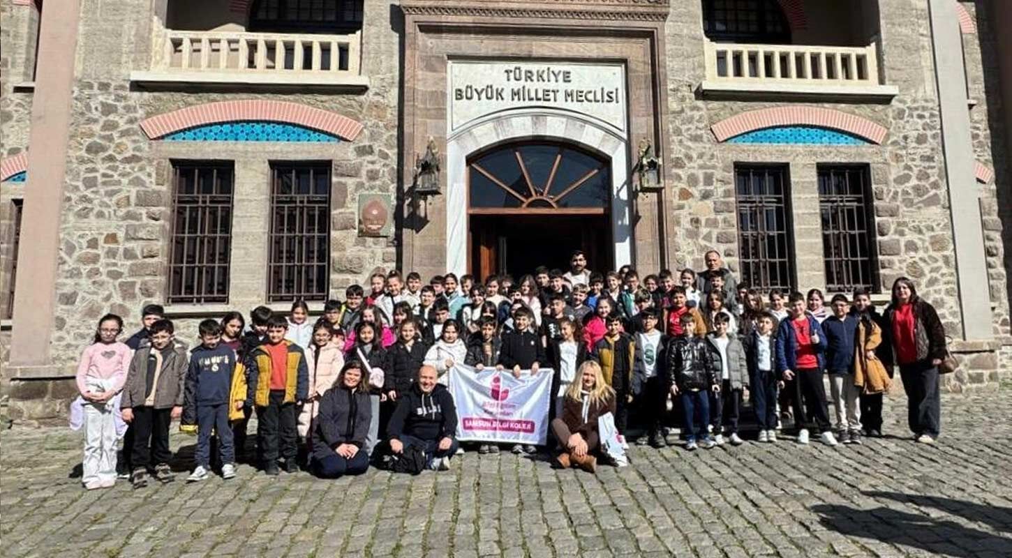 Ogrenciler Ata Huzuru 2