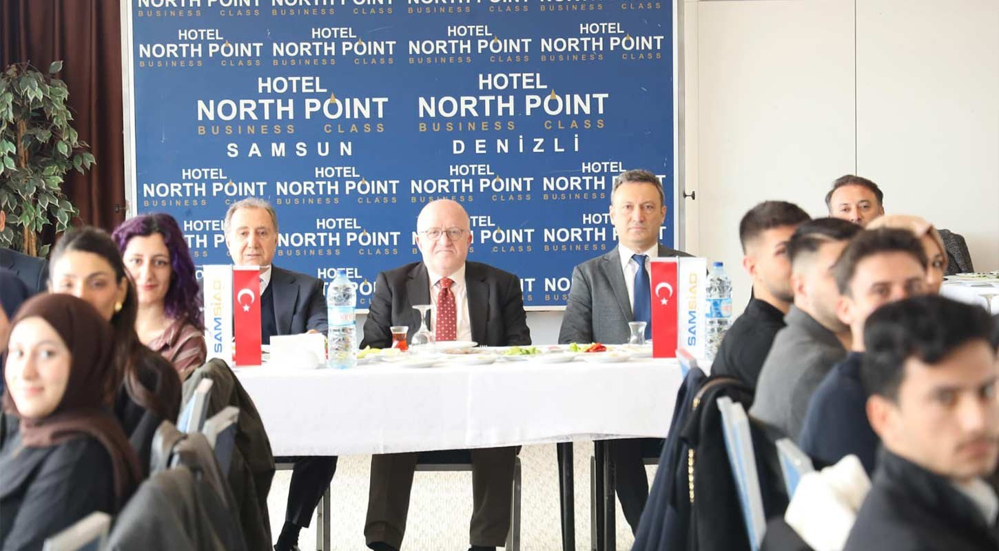 Ogrenciler Lider Masasi 2