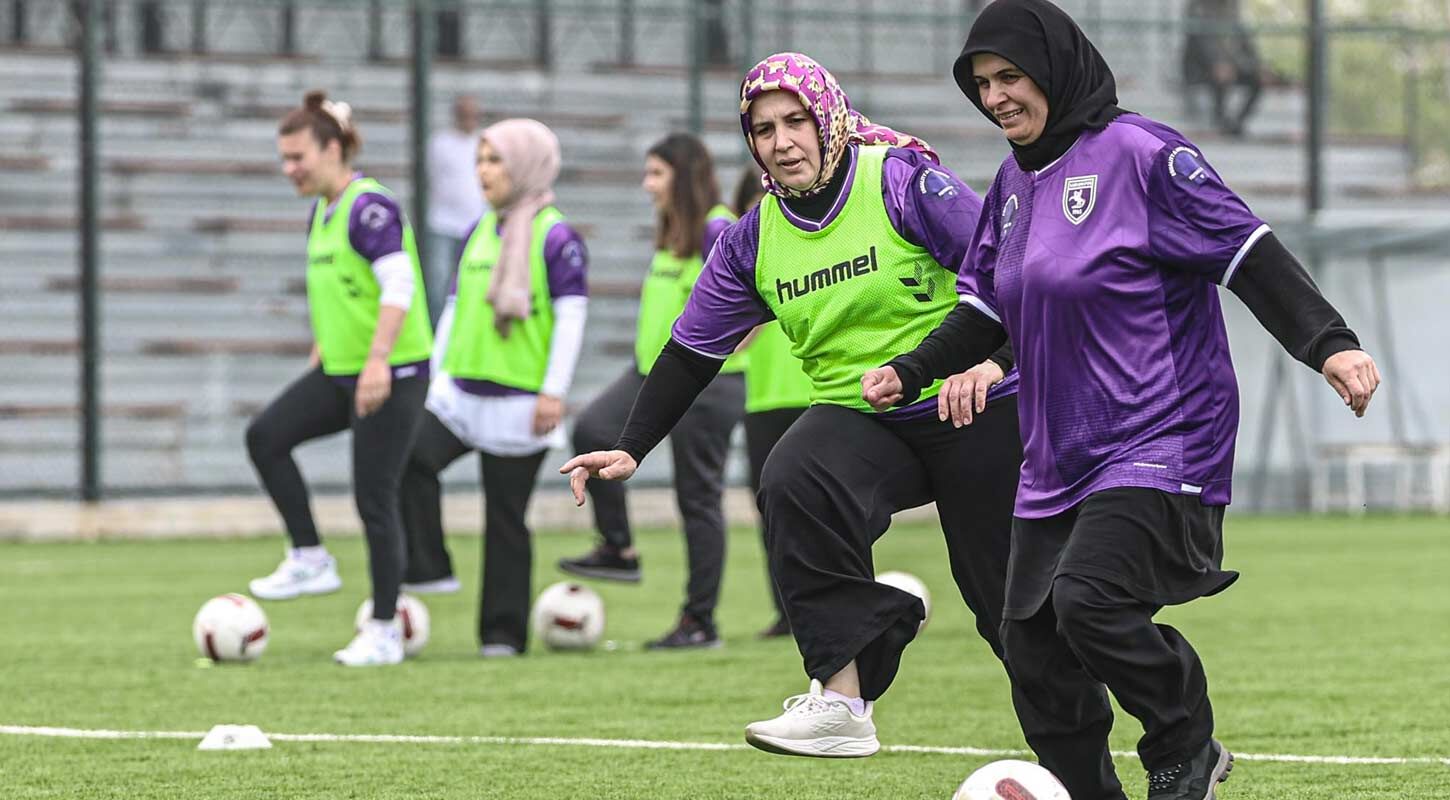 Mor Forma Projesiyle 102 Kadin Futbolla Bulustu 4