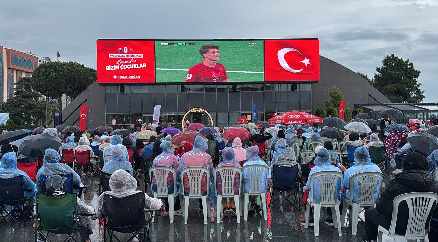 Samsunlular Milli Maci Dev Ekranda Izledi 4