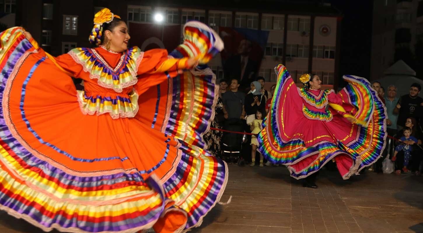 36 Uluslararasi Samsun Halk Oyunlari Festivali Basliyor 4