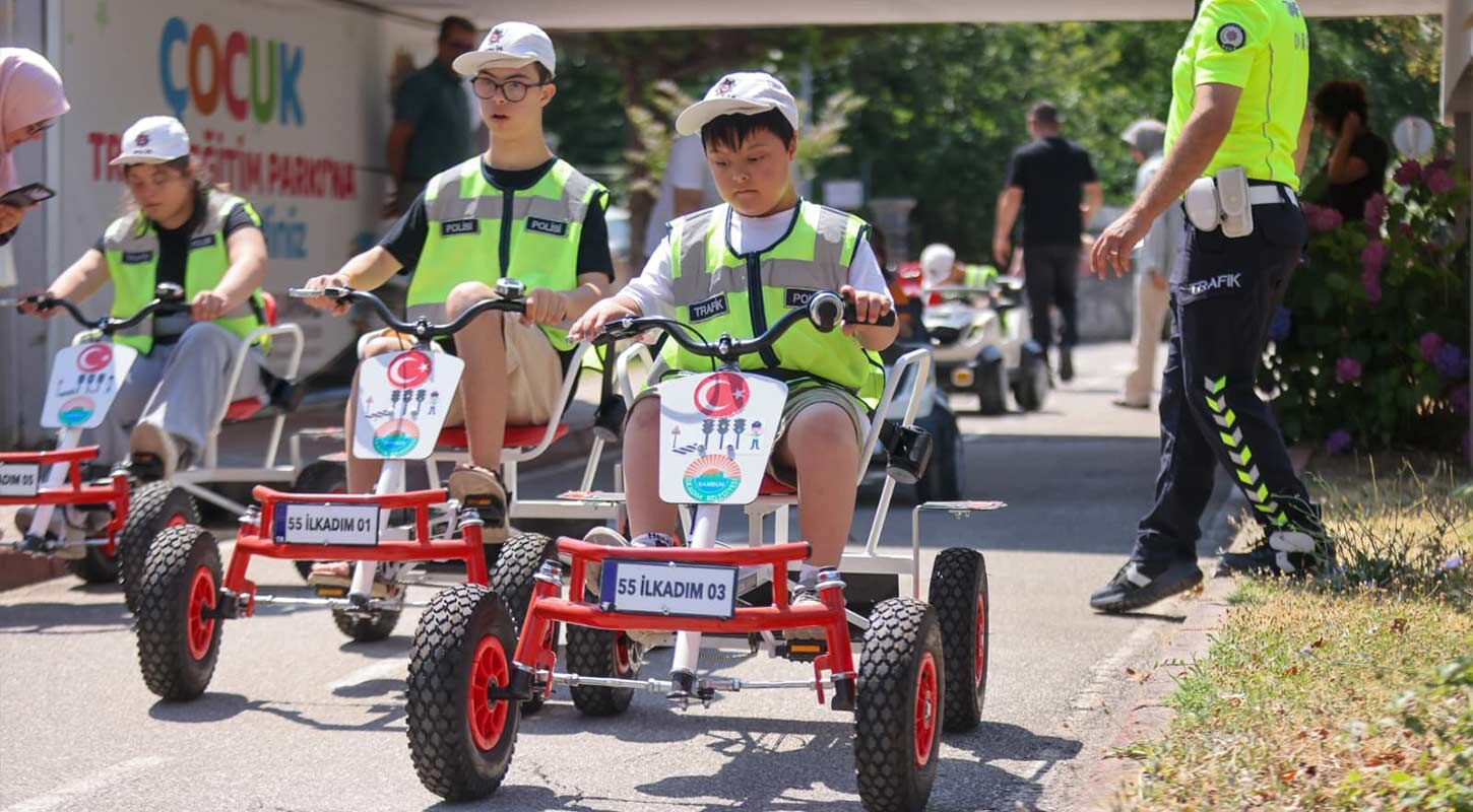 Ilkadimda Down Sendromlu Cocuklara Trafik Egitimi 1