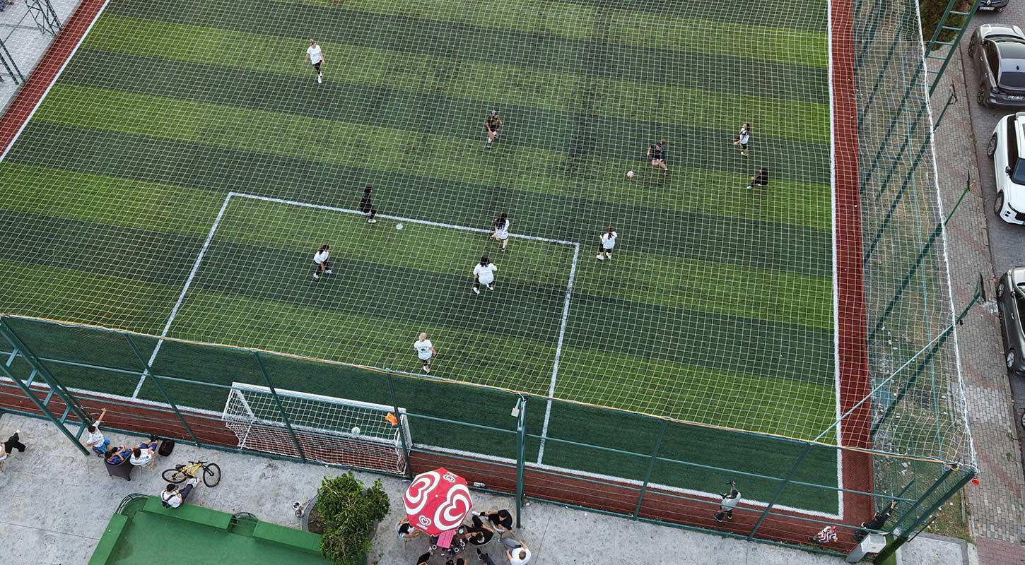Samsunlu Kadinlar Hali Sahada Futbol Oynuyor 4