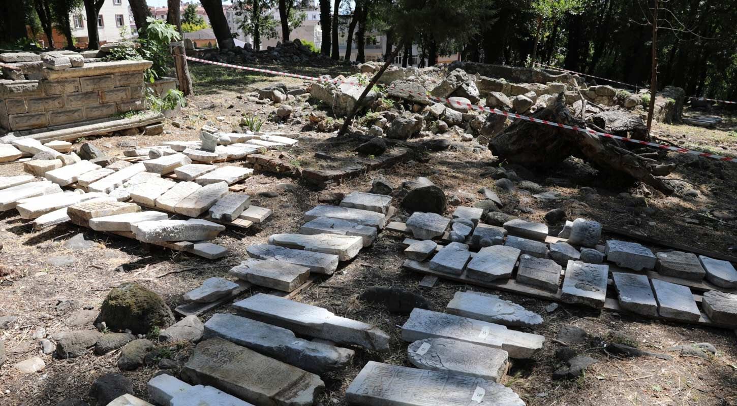 Seyyit Kutbettin Mezarligi Tarihi Mezar Taslari Restorasyon Calismasi 4