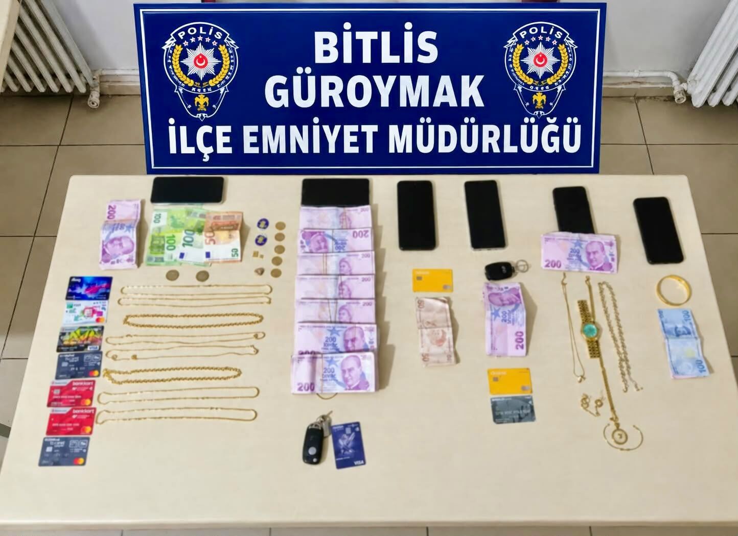 Kuyumculara altın kaplama zincirleri gerçek altın diye sattılar: 6 gözaltı