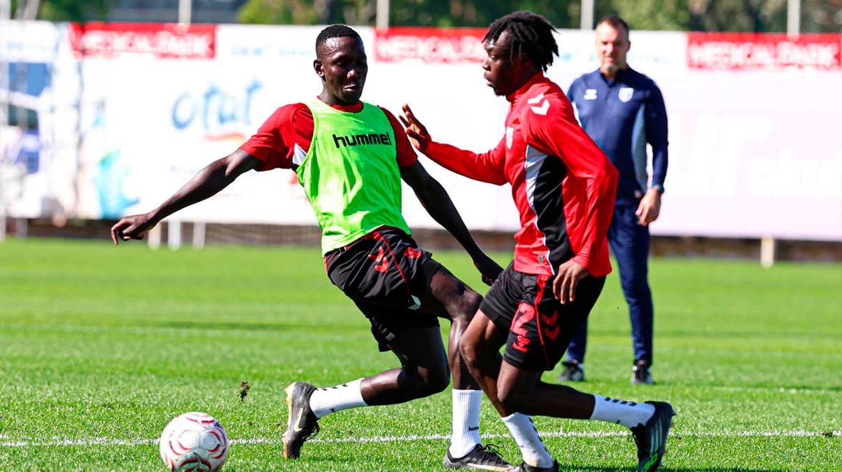 Samsunspor Amed Maci Hazirliklari Nenad Bjelica Savunma 3